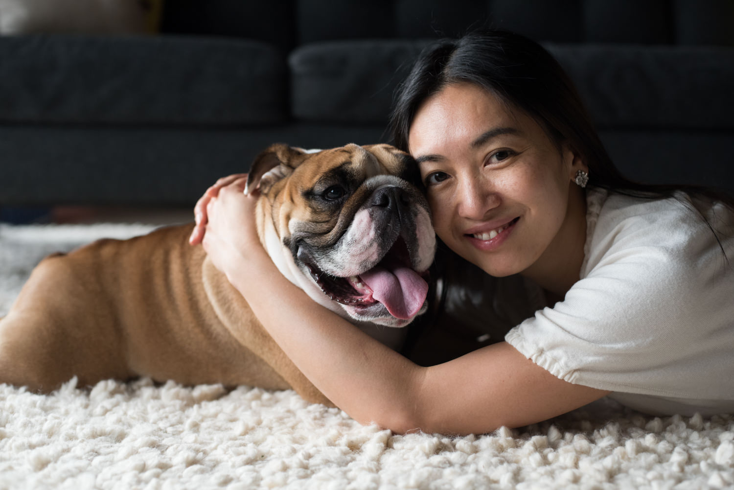 Seattle-doghouse-portraits-english-bulldog-hug